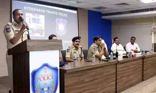 Hyderabad ट्रैफिक पुलिस ने एम्बुलेंस के दुरुपयोग और सुरक्षा नियमों पर सत्र आयोजित किया