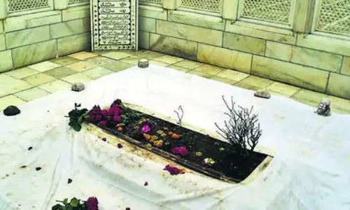 राजा सिंह ने औरंगजेब के मकबरे के लिए ASI फंड के बारे में जानकारी मांगी
