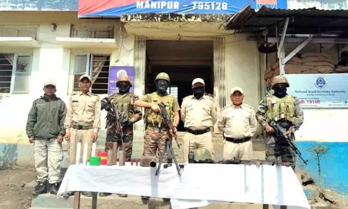 Manipur में जारी छापेमारी में दो आईईडी, 50 से अधिक हथियार बरामद Manipur में जारी छापेमारी में दो आईईडी, 50 से अधिक हथियार बरामद