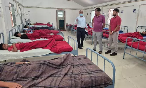 Mandya में छात्रावास में खाना खाने से एक छात्र की मौत, 29 बीमार Mandya में छात्रावास में खाना खाने से एक छात्र की मौत, 29 बीमार