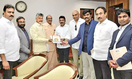 Andhra: चंद्रबाबू नायडू को ‘नॉट्स’ तेलुगु महोत्सव में आमंत्रित किया गया Andhra: चंद्रबाबू नायडू को ‘नॉट्स’ तेलुगु महोत्सव में आमंत्रित किया गया