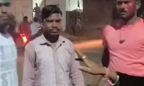 हारे नेता ने जीते पार्षद का पोस्टर फड़वाया, मारपीट भी किए हारे नेता ने जीते पार्षद का पोस्टर फड़वाया, मारपीट भी किए