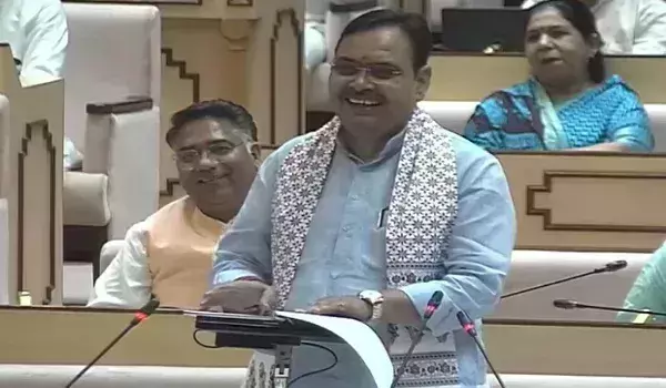 Jaipur: सीएनजी व पीएनजी पर वैट दर घटाने की अधिसूचना जारी Jaipur: सीएनजी व पीएनजी पर वैट दर घटाने की अधिसूचना जारी