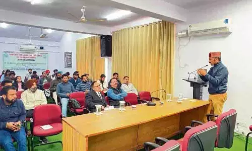 Himachal: किसान, कृषि विशेषज्ञ प्राकृतिक खेती पर प्रशिक्षण कार्यक्रम में शामिल हुए Himachal: किसान, कृषि विशेषज्ञ प्राकृतिक खेती पर प्रशिक्षण कार्यक्रम में शामिल हुए