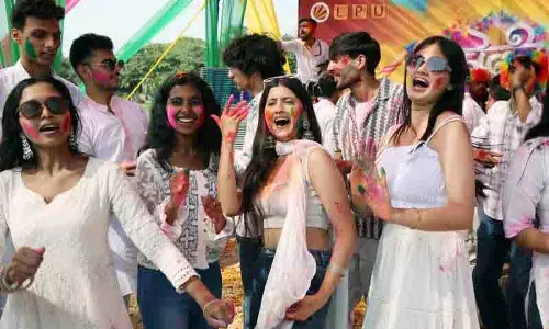 LPU होली के रंगों में सराबोर LPU होली के रंगों में सराबोर