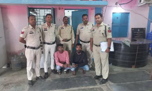 CG: पुलिस ने लूटपाट मामले के दो आरोपियों को किया गिरफ्तार