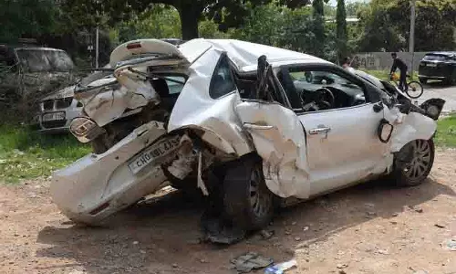 Zirakpur सीमा पर रात्रि नाके पर तेज रफ्तार कार ने तीन लोगों को कुचला