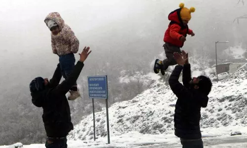 J&K में ताजा बर्फबारी-बारिश के बीच किश्तवाड़ के गांधारी गांव में हिमस्खलन हुआ