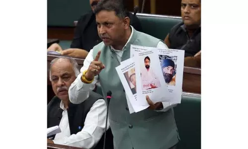 भारत भूषण ने Kathua शहर में डंपरों की आवाजाही पर रोक लगाने की मांग की भारत भूषण ने Kathua शहर में डंपरों की आवाजाही पर रोक लगाने की मांग की