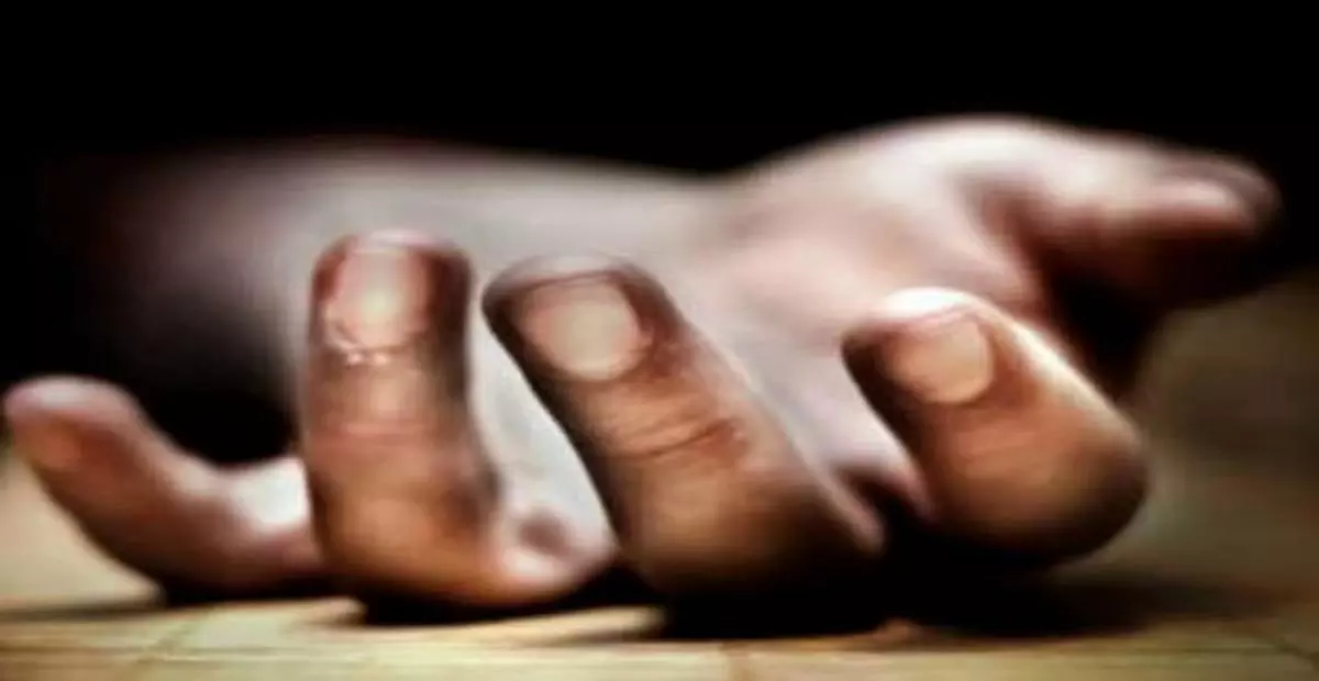 Haryana: हत्या या आत्महत्या, पुलिस ने कब्र से निकाला नाबालिग लड़की का शव, पोस्टमार्टम से खुलेगा राज Haryana: हत्या या आत्महत्या, पुलिस ने कब्र से निकाला नाबालिग लड़की का शव, पोस्टमार्टम से खुलेगा राज