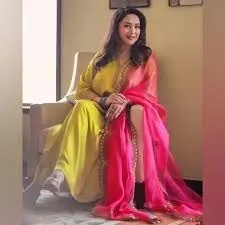 glamorous look:ऑफिस में इन अभिनेत्रियों की तरह पहनें सिंपल सूट, मिलेगा ग्लैमरस लुक glamorous look:ऑफिस में इन अभिनेत्रियों की तरह पहनें सिंपल सूट, मिलेगा ग्लैमरस लुक