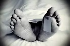 MP News: तिरपाल में मिला युवक का खून से लथपथ शव, मोबाइल से हुई शिनाख्त MP News: तिरपाल में मिला युवक का खून से लथपथ शव, मोबाइल से हुई शिनाख्त