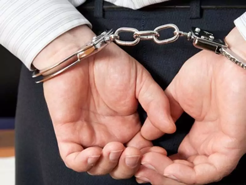 Ballia: फेफना थाना पुलिस ने अभियान के तहत एक वारंटी को गिरफ्तार किया Ballia: फेफना थाना पुलिस ने अभियान के तहत एक वारंटी को गिरफ्तार किया
