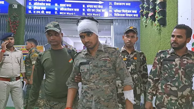 Munger: स्थानीय लोगों ने बिहार पुलिस की टीम पर हमला किया Munger: स्थानीय लोगों ने बिहार पुलिस की टीम पर हमला किया