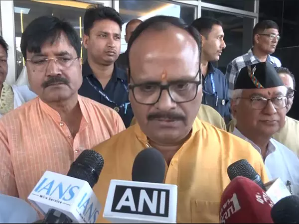 UP के उपमुख्यमंत्री ब्रजेश पाठक ने अखिलेश यादव पर पलटवार करते हुए कही ये बात UP के उपमुख्यमंत्री ब्रजेश पाठक ने अखिलेश यादव पर पलटवार करते हुए कही ये बात