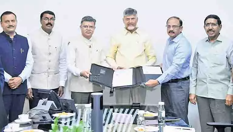 APCRDA-HUDCO ने अमरावती के लिए 11,000 करोड़ रुपये के ऋण समझौते पर हस्ताक्षर किए APCRDA-HUDCO ने अमरावती के लिए 11,000 करोड़ रुपये के ऋण समझौते पर हस्ताक्षर किए