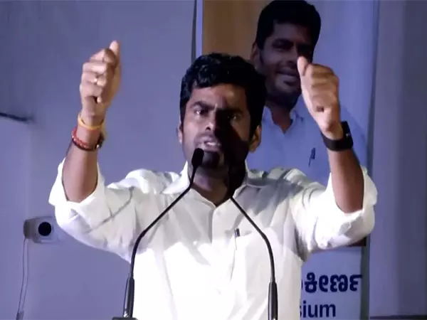 अन्नामलाई ने भाजपा नेताओं को हिरासत में लेने के लिए DMK सरकार की आलोचना की अन्नामलाई ने भाजपा नेताओं को हिरासत में लेने के लिए DMK सरकार की आलोचना की