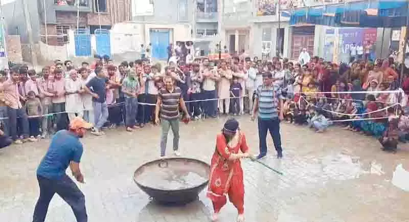 Baijalpur गांव की कोरडा मार होली परंपरा सामुदायिक बंधन को मजबूत करती Baijalpur गांव की कोरडा मार होली परंपरा सामुदायिक बंधन को मजबूत करती