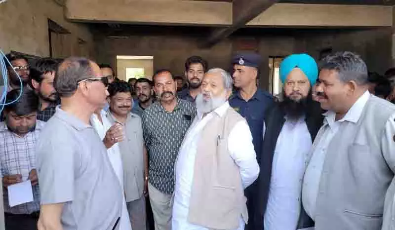 विज ने NCDC भवन के निर्माण कार्य का निरीक्षण किया विज ने NCDC भवन के निर्माण कार्य का निरीक्षण किया