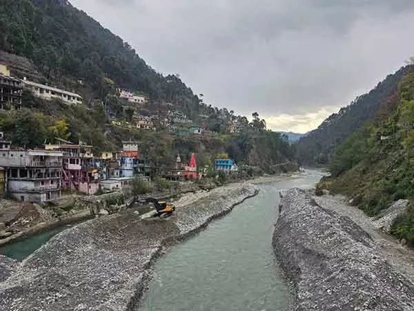 CM Dhami ने थराली में बाढ़ रोकने के लिए पिंडर नदी की खुदाई के निर्देश दिए CM Dhami ने थराली में बाढ़ रोकने के लिए पिंडर नदी की खुदाई के निर्देश दिए