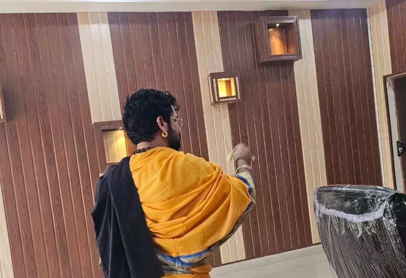 गरियाबंद जिला पंचायत में नए अध्यक्ष ने गौ मूत्र छिड़कवाया, हवन पूजन भी की गई गरियाबंद जिला पंचायत में नए अध्यक्ष ने गौ मूत्र छिड़कवाया, हवन पूजन भी की गई