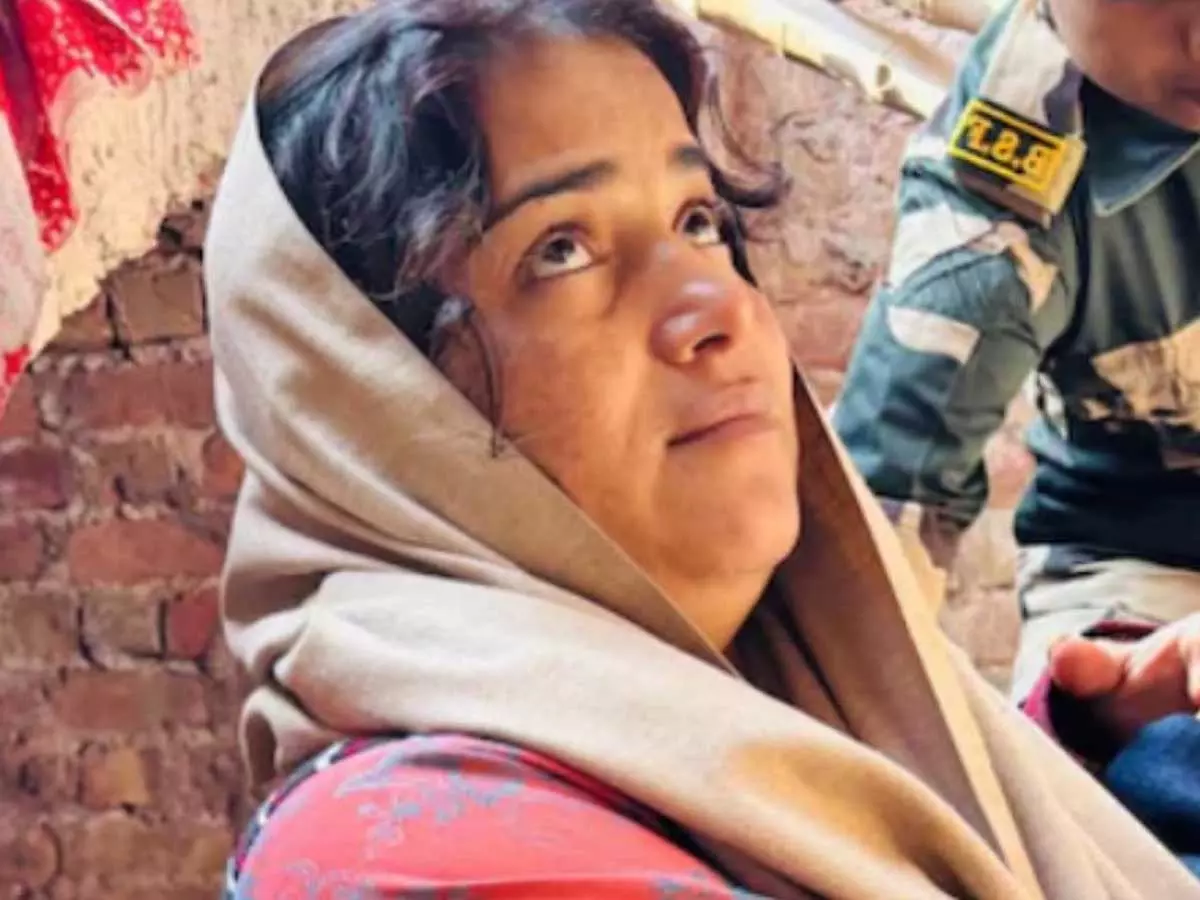 पाकिस्तानी महिला ने बॉर्डर पार कर भारत में की एंट्री, पकड़े जाने पर लौटने से किया इनकार पाकिस्तानी महिला ने बॉर्डर पार कर भारत में की एंट्री, पकड़े जाने पर लौटने से किया इनकार