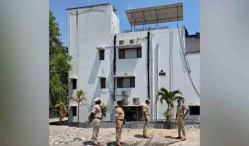 Hyderabad पुलिस आयुक्त सांसद अरुणा के आवास पर पहुंचे Hyderabad पुलिस आयुक्त सांसद अरुणा के आवास पर पहुंचे