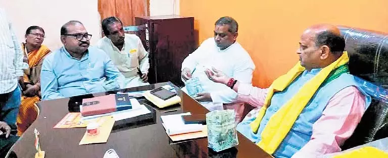 Odisha भाजपा प्रमुख सामल ने अमित शाह के दौरे की योजना की समीक्षा की Odisha भाजपा प्रमुख सामल ने अमित शाह के दौरे की योजना की समीक्षा की