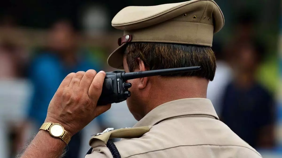 पत्नी की गला घोंटकर हत्या, पुलिस ने आरोपी की तलाश शुरू की पत्नी की गला घोंटकर हत्या, पुलिस ने आरोपी की तलाश शुरू की
