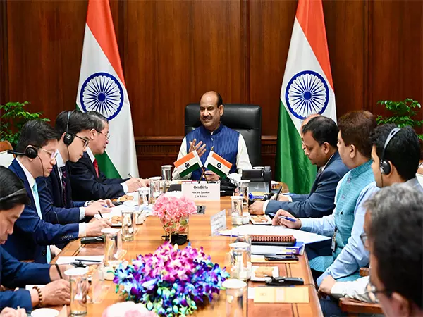 लोकसभा अध्यक्ष Om Birla ने वियतनामी संसदीय प्रतिनिधिमंडल से मुलाकात की लोकसभा अध्यक्ष Om Birla ने वियतनामी संसदीय प्रतिनिधिमंडल से मुलाकात की