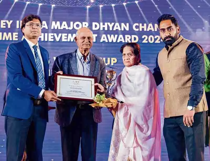 Jalandhar: पूर्व ओलंपियनों के परिजनों को 1975 की हॉकी जीत Jalandhar: पूर्व ओलंपियनों के परिजनों को 1975 की हॉकी जीत