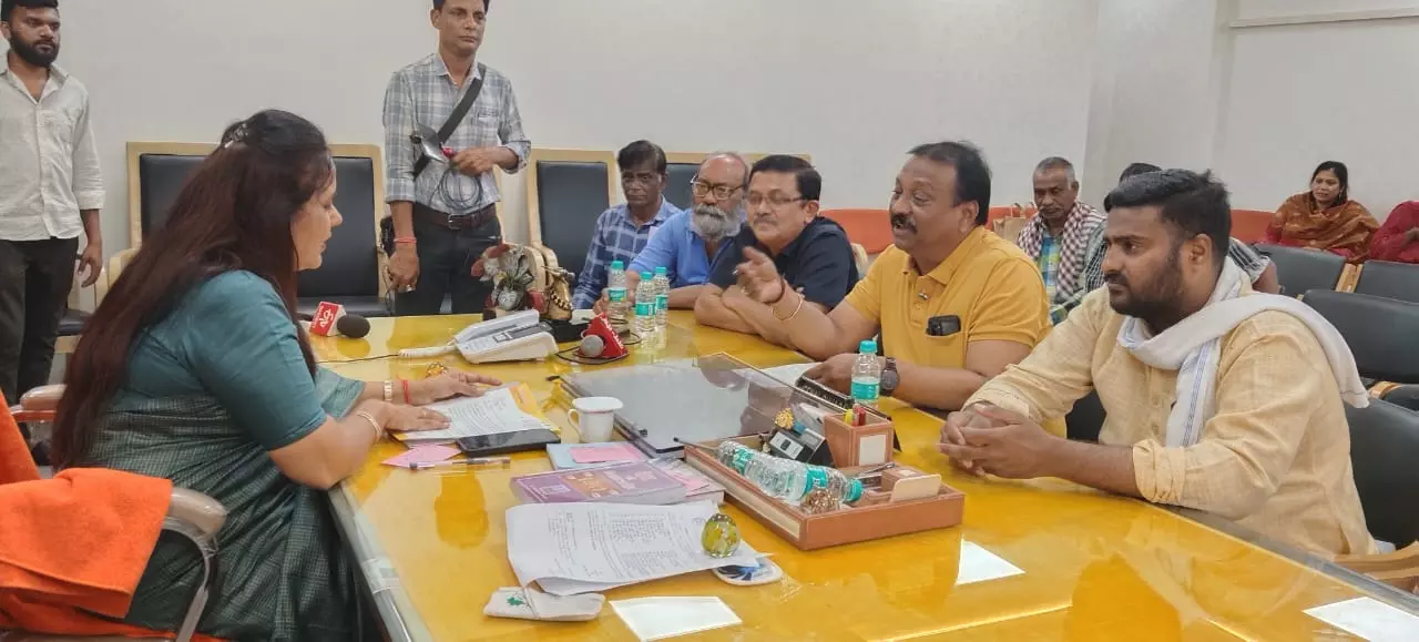चौपाटी हटाने और संपत्ति कर में ब्याज माफी करने मेयर मीनल चौबे को ज्ञापन चौपाटी हटाने और संपत्ति कर में ब्याज माफी करने मेयर मीनल चौबे को ज्ञापन