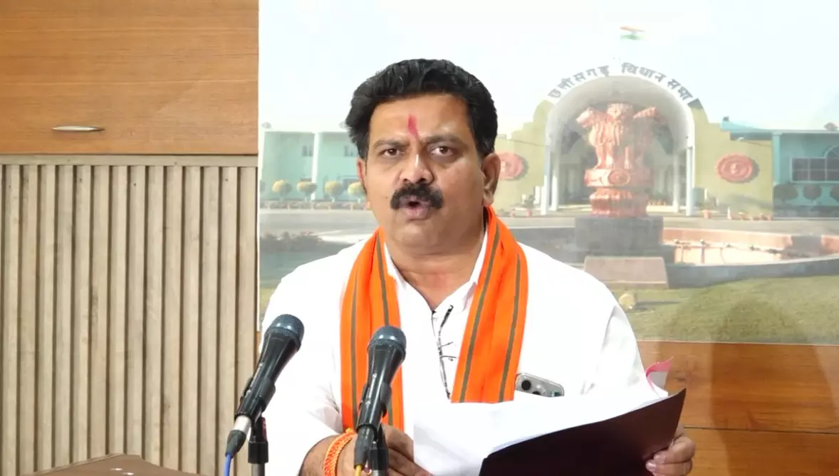 मतांतरण के चार मामलों पर हुई कार्रवाई : गृहमंत्री विजय शर्मा मतांतरण के चार मामलों पर हुई कार्रवाई : गृहमंत्री विजय शर्मा