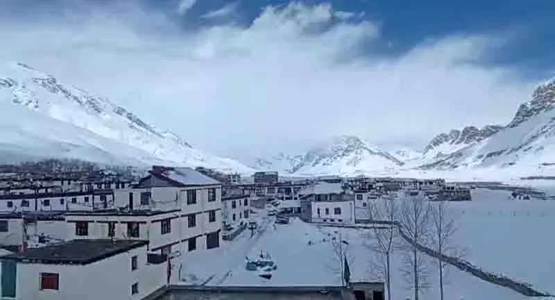 ताजा बर्फबारी से Lahaul और स्पीति में 124 सड़कें अवरुद्ध ताजा बर्फबारी से Lahaul और स्पीति में 124 सड़कें अवरुद्ध