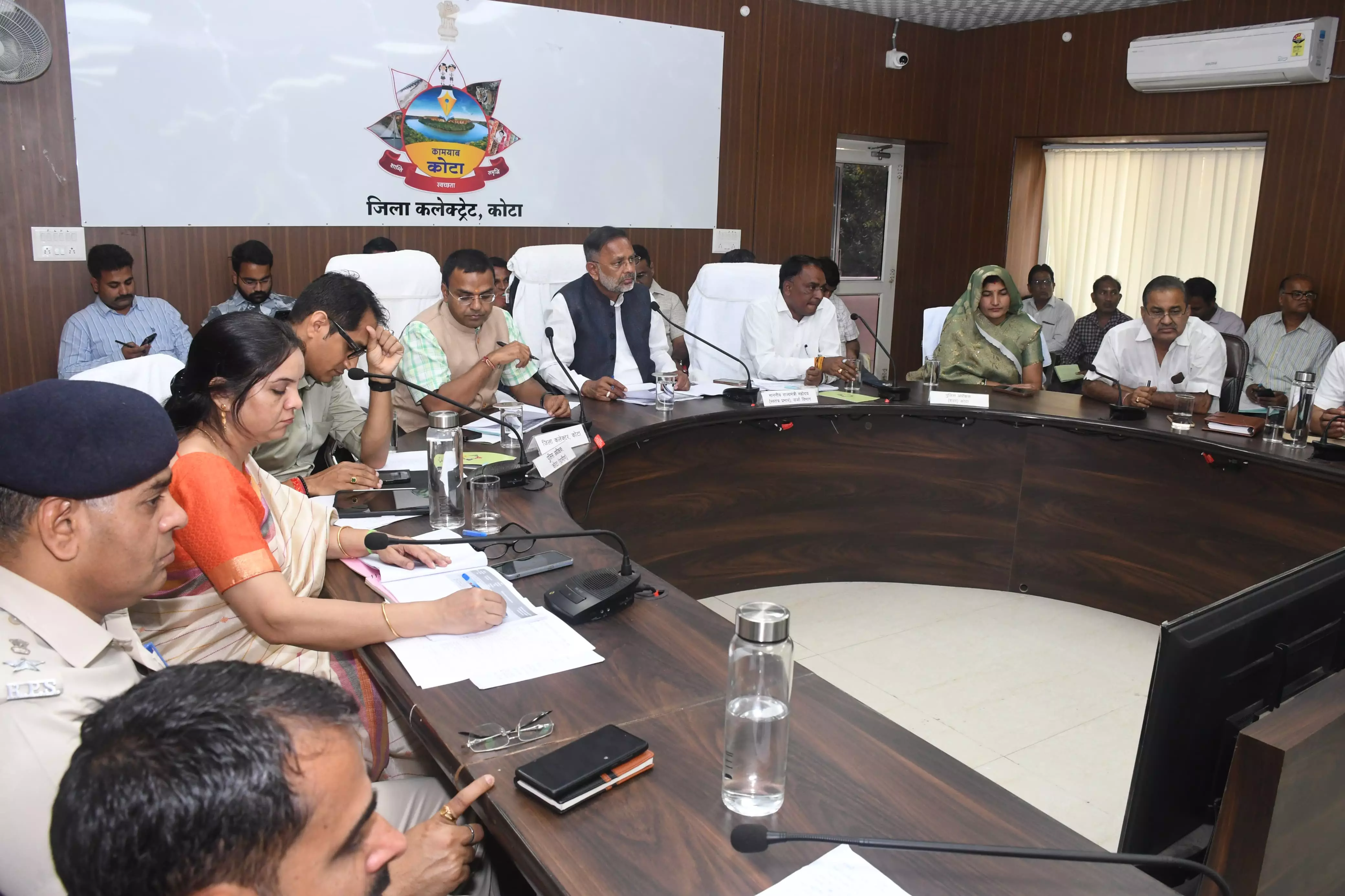 Jaipur: बजट घोषणाएं समयबद्धता से पूर्ण होकर धरातल पर आएं- ऊर्जा मंत्री Jaipur: बजट घोषणाएं समयबद्धता से पूर्ण होकर धरातल पर आएं- ऊर्जा मंत्री