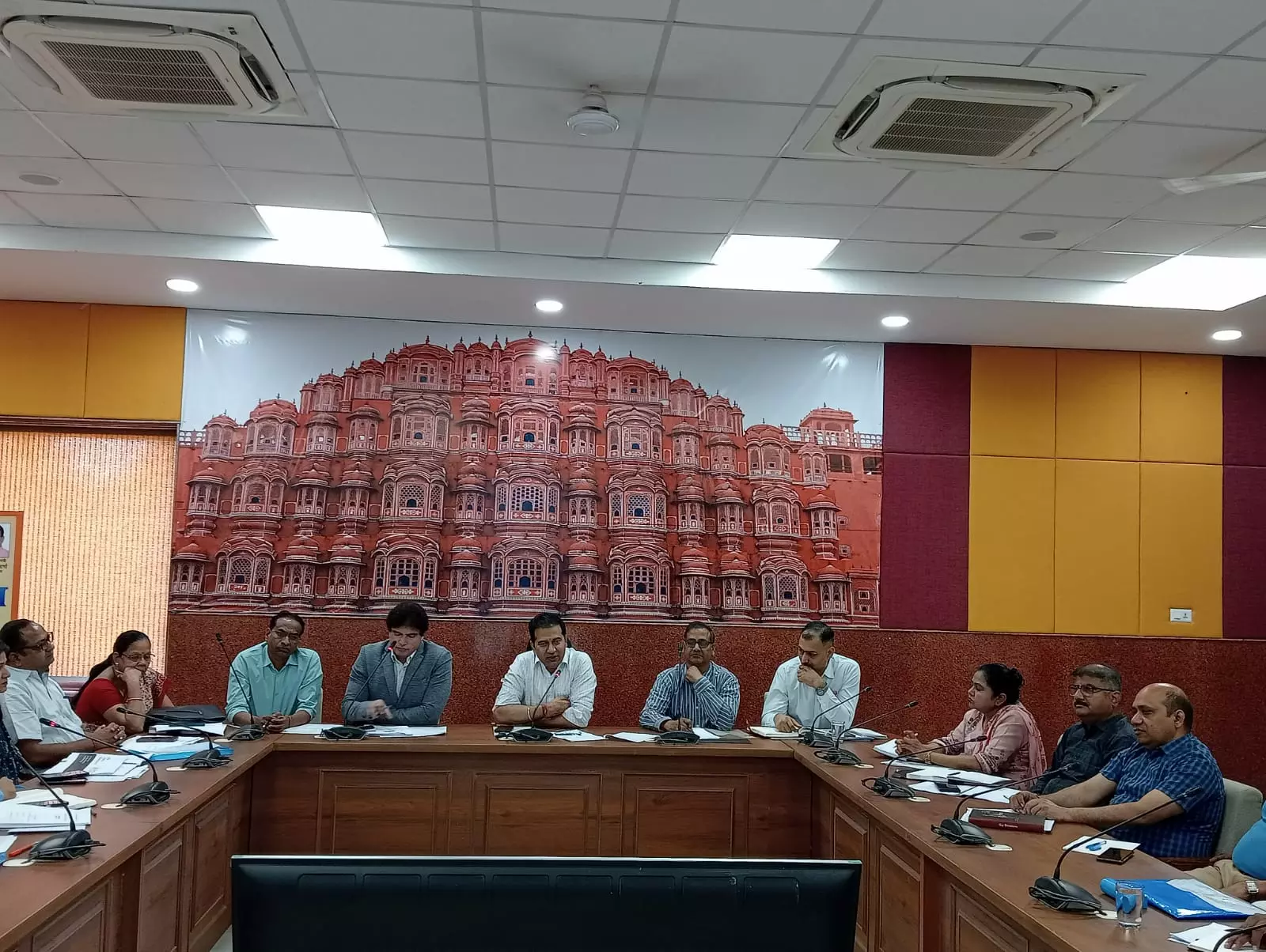 Jaipur: आमजन तक गुणवत्तापूर्ण चिकित्सा सुविधाएं पहुंचाया जाना हो सुनिश्चित Jaipur: आमजन तक गुणवत्तापूर्ण चिकित्सा सुविधाएं पहुंचाया जाना हो सुनिश्चित