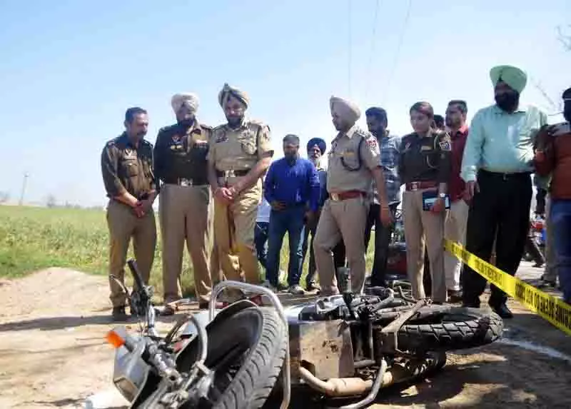Amritsar मंदिर विस्फोट का संदिग्ध पुलिस मुठभेड़ में मारा गया Amritsar मंदिर विस्फोट का संदिग्ध पुलिस मुठभेड़ में मारा गया