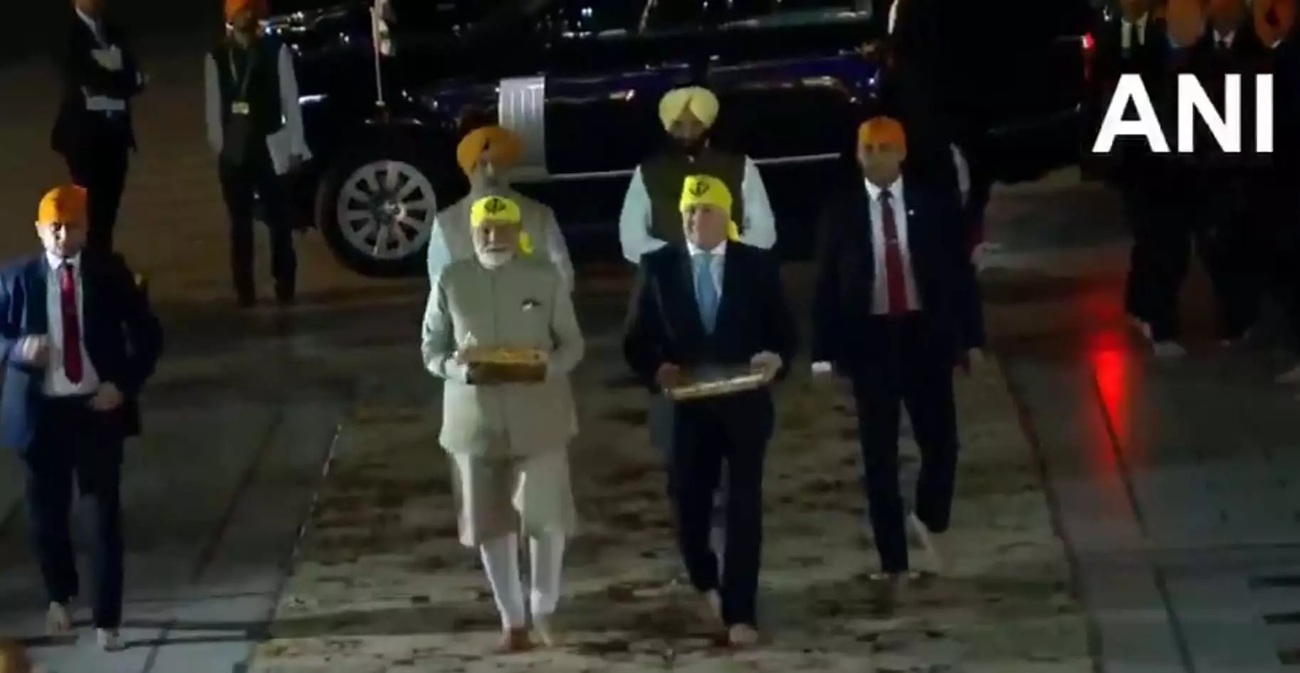 गुरुद्वारा रकाब गंज साहिब पहुंचे पीएम मोदी और न्यूजीलैंड के पीएम क्रिस्टोफर लक्सन गुरुद्वारा रकाब गंज साहिब पहुंचे पीएम मोदी और न्यूजीलैंड के पीएम क्रिस्टोफर लक्सन