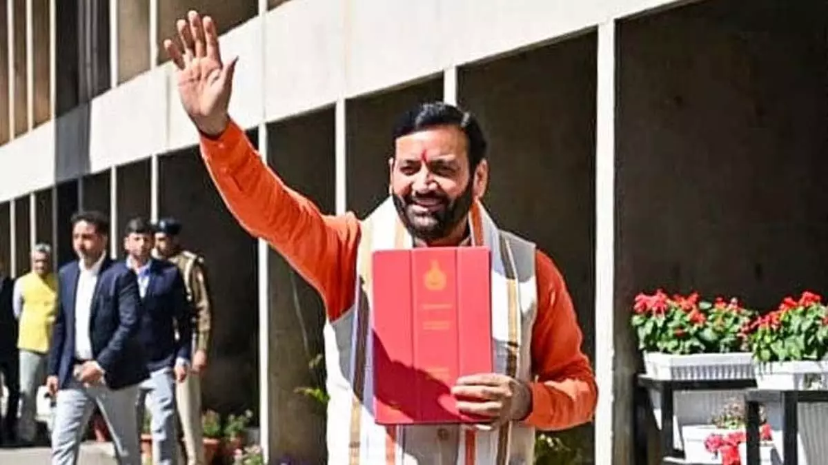हरियाणा के CM नायब सैनी ने 2.05 लाख करोड़ रुपये का पहला बजट पेश किया हरियाणा के CM नायब सैनी ने 2.05 लाख करोड़ रुपये का पहला बजट पेश किया