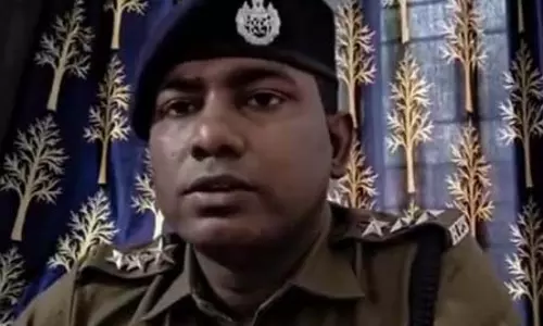 पुलिस की पेट्रोलिंग गाड़ी पर पथराव, आरक्षक घायल