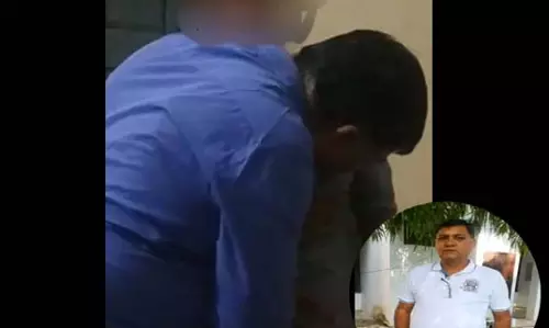 वीडियो वायरल होते ही प्रोफेसर फरार, ब्लैकमेल कर छात्राओं से करता था रेप वीडियो वायरल होते ही प्रोफेसर फरार, ब्लैकमेल कर छात्राओं से करता था रेप