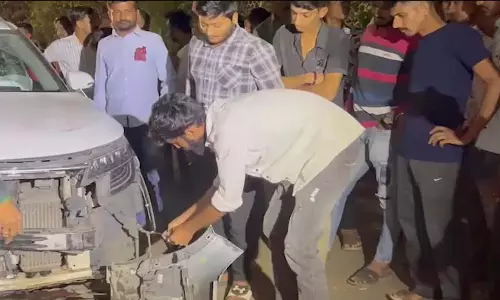 कार ने रौंदा, तीन घायल और एक की मौत