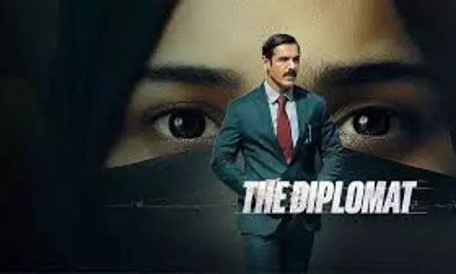 John Abraham:  द डिप्लोमैट छावा के सामने दहाड़ते हुए