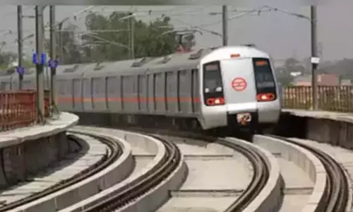 शहरी लॉजिस्टिक्स सेवा प्रदान करने के लिए DMRC और ब्लू डार्ट ने समझौता ज्ञापन पर हस्ताक्षर किए शहरी लॉजिस्टिक्स सेवा प्रदान करने के लिए DMRC और ब्लू डार्ट ने समझौता ज्ञापन पर हस्ताक्षर किए