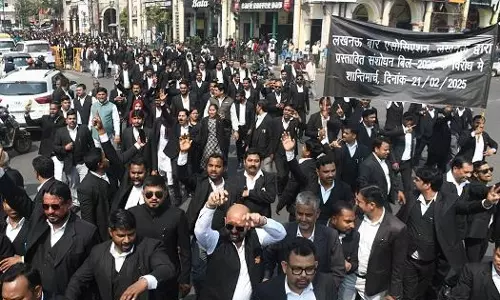 Lucknow: कलेक्ट्रेट के पास अधिवक्ता आज धरना-प्रदर्शन करेंगे Lucknow: कलेक्ट्रेट के पास अधिवक्ता आज धरना-प्रदर्शन करेंगे