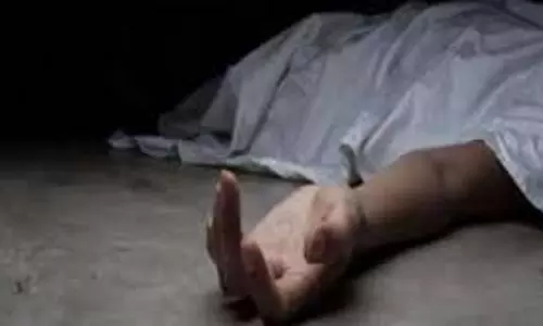 Delhi: 25 वर्षीय व्यक्ति का जला हुआ शव घर में मिला Delhi: 25 वर्षीय व्यक्ति का जला हुआ शव घर में मिला