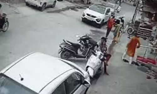 Gurugram: लापरवाही से गाड़ी चलाने और रेस लगाने के आरोप में दो लोग गिरफ्तार Gurugram: लापरवाही से गाड़ी चलाने और रेस लगाने के आरोप में दो लोग गिरफ्तार