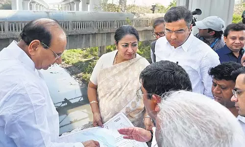 Delhi मुख्यमंत्री रेखा गुप्ता ने नालों की सफाई का निर्देश दिए Delhi मुख्यमंत्री रेखा गुप्ता ने नालों की सफाई का निर्देश दिए