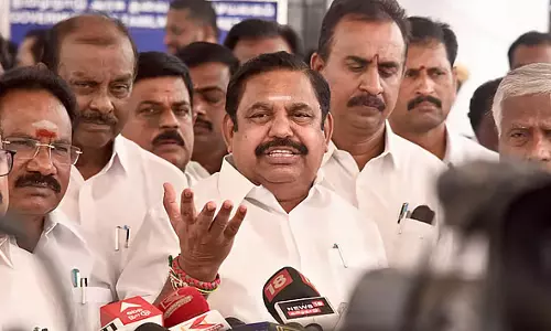AIADMK विधायकों के साथ ईपीएस परामर्श: सेनगोट्टैयन ने भाग नहीं लिया