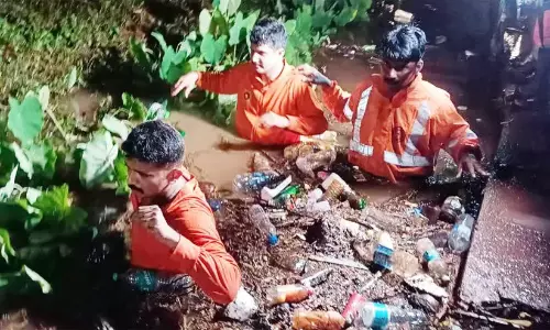 कोझिकोड नाले में गिरे व्यक्ति का पता नहीं चल सका; खोज जारी